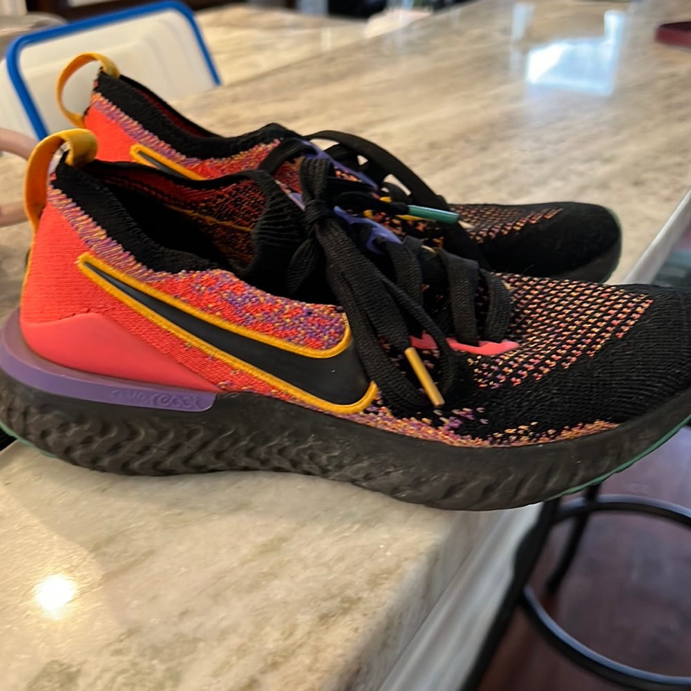 Nike women’s size 6.5 epic react Flyknit